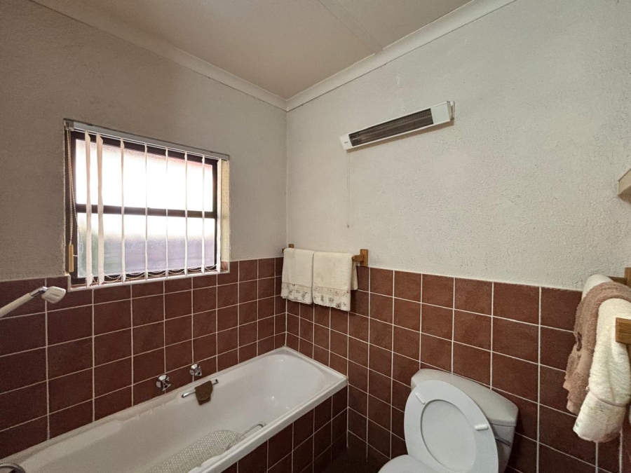 5 Bedroom Property for Sale in Heilige Akker North West